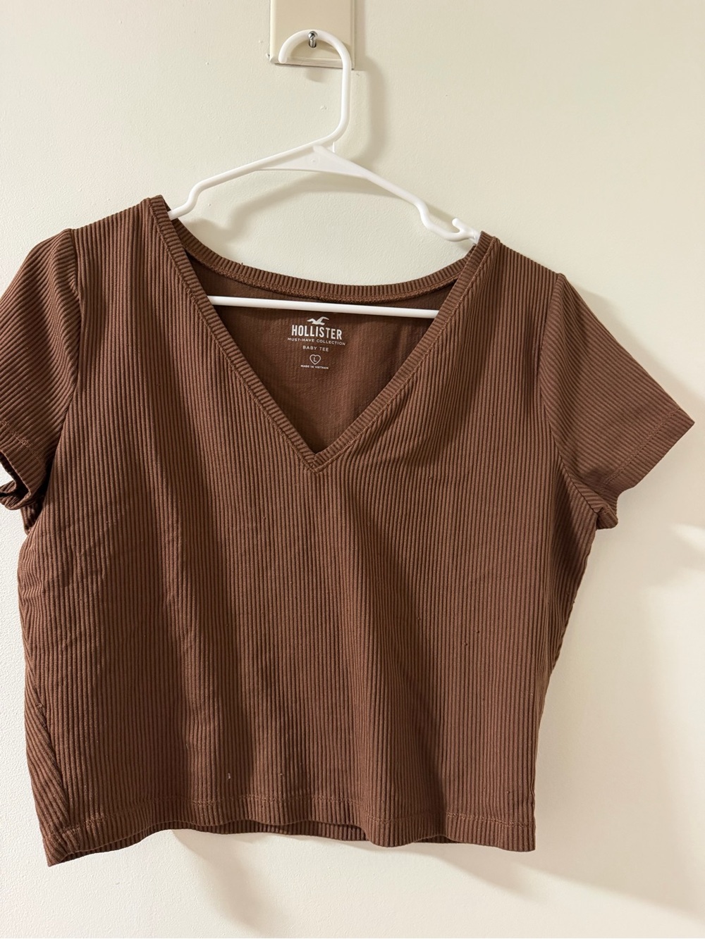 Hollister V-Neck Crop Top Womens L Brown Like New Ribbed Baby Tee Short Sleeve